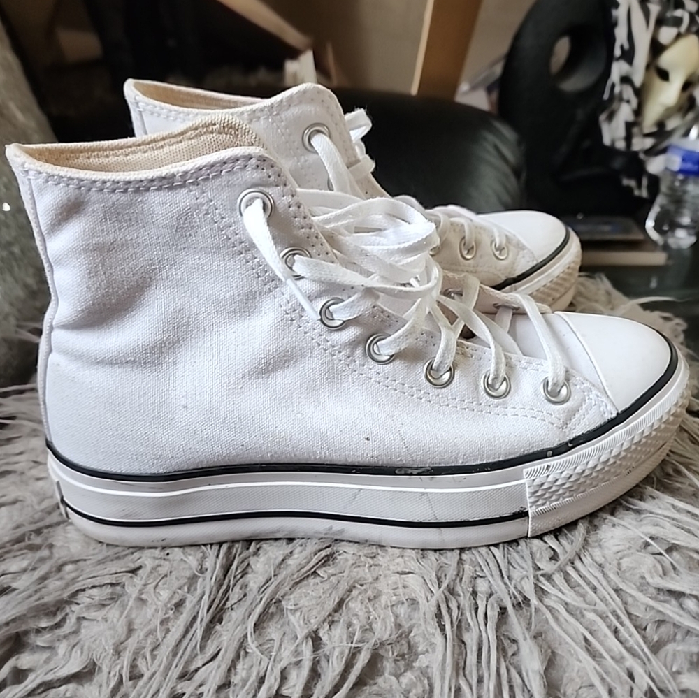 Converse Women's Cream and White Trainers. Size 7